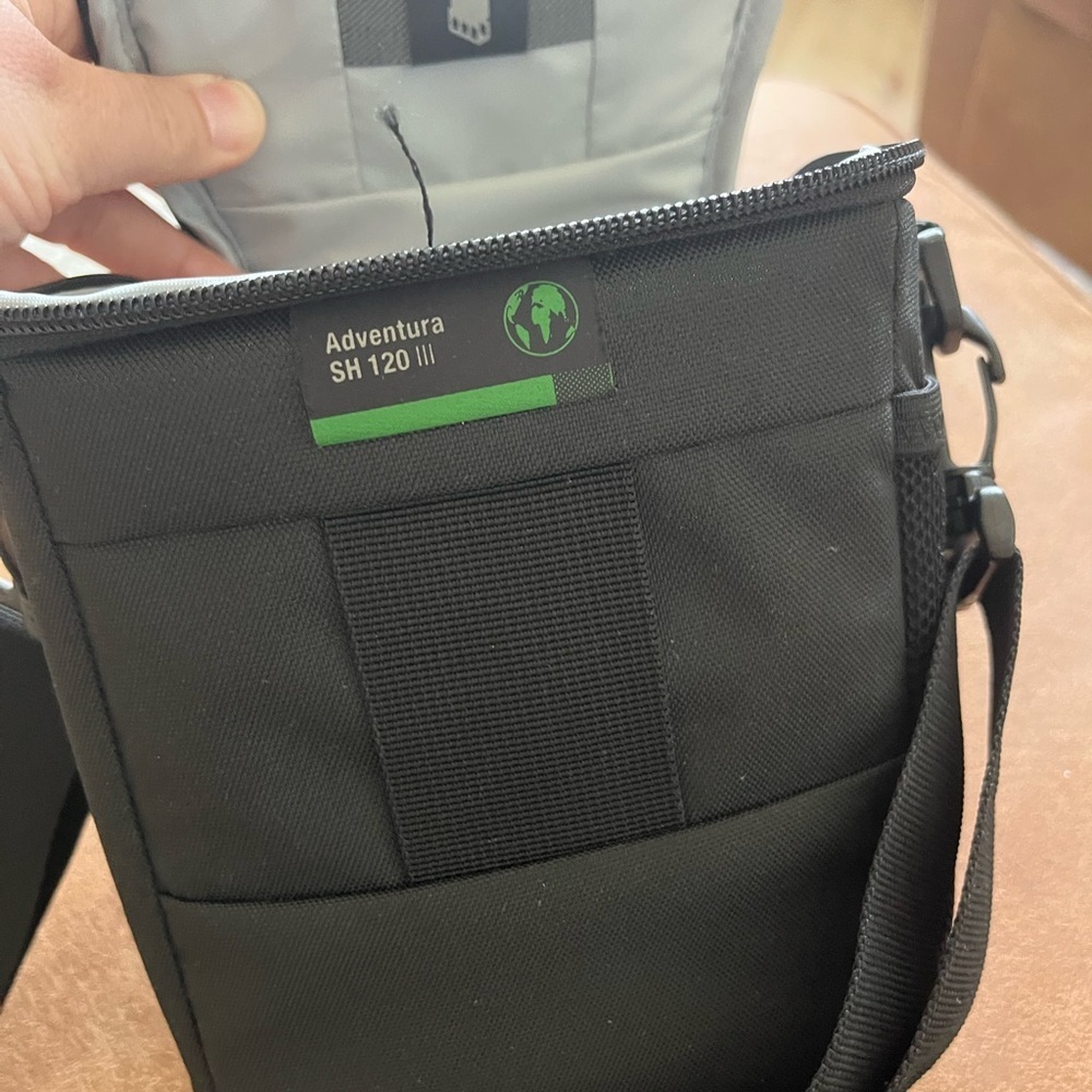 Lowepro Adventura SH 120 III 3L zippered camera bag in black - Picture 10 of 10